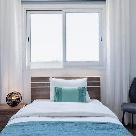 Olympus Stylish 2-br & Balcony In *