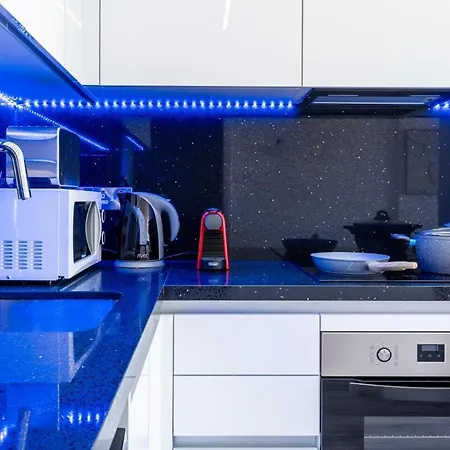 דירה Olympus Stylish 2-br & Balcony In