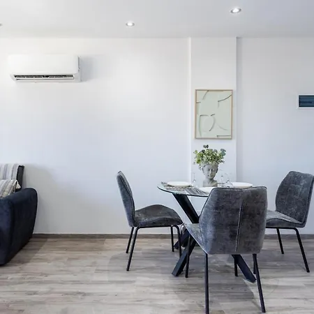 Olympus Stylish 2-br & Balcony In * לרנקה