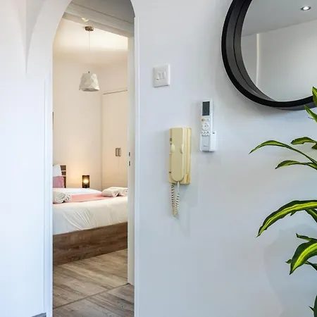 Olympus Stylish 2-br & Balcony In דירה לרנקה