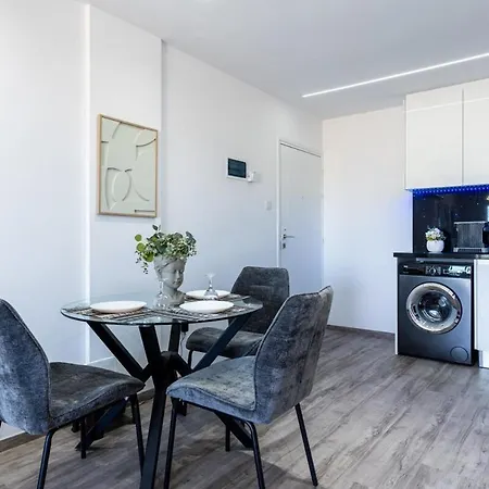 Olympus Stylish 2-br & Balcony In * לרנקה