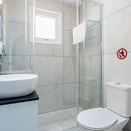 דירה Olympus Stylish 2-br & Balcony In לרנקה