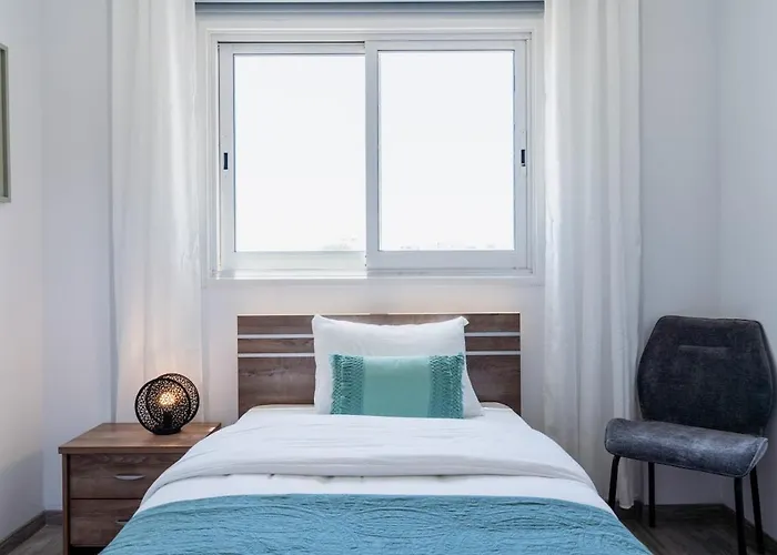 Olympus Stylish 2-br & Balcony In *