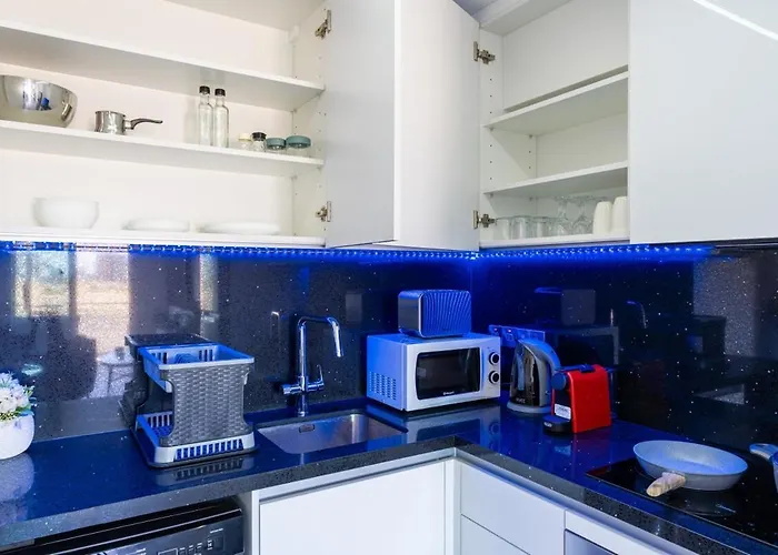 Olympus Stylish 2-br & Balcony In Apartmán