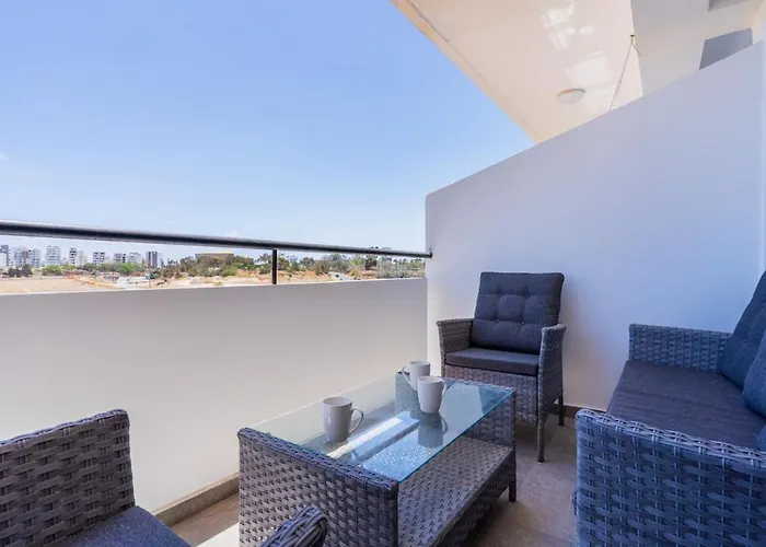 Apartmán Olympus Stylish 2-br & Balcony In