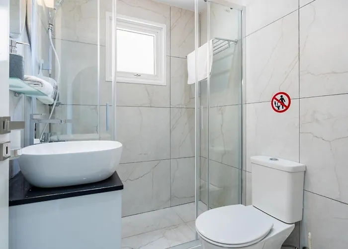 Apartment Olympus Stylish 2-br & Balcony In Larnaca