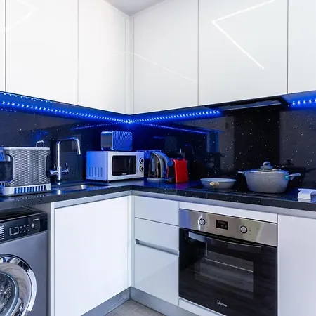 Olympus Stylish 2-br & Balcony In Апартаменты *