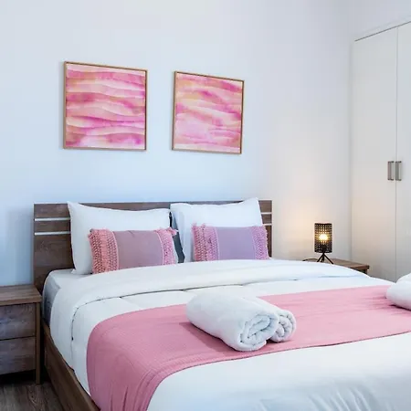 Olympus Stylish 2-br & Balcony In Ларнака