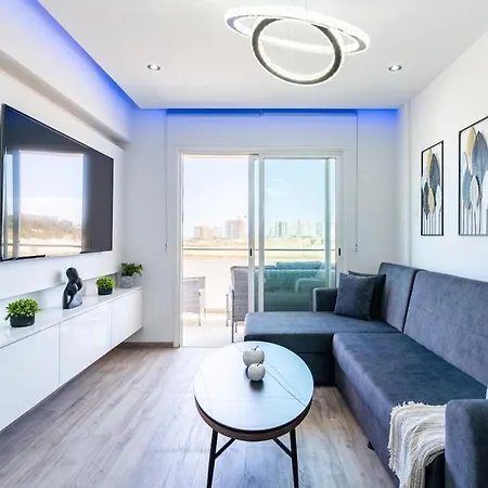 Olympus Stylish 2-br & Balcony In Апартаменты *