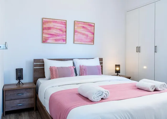 Olympus Stylish 2-br & Balcony In Larnaca