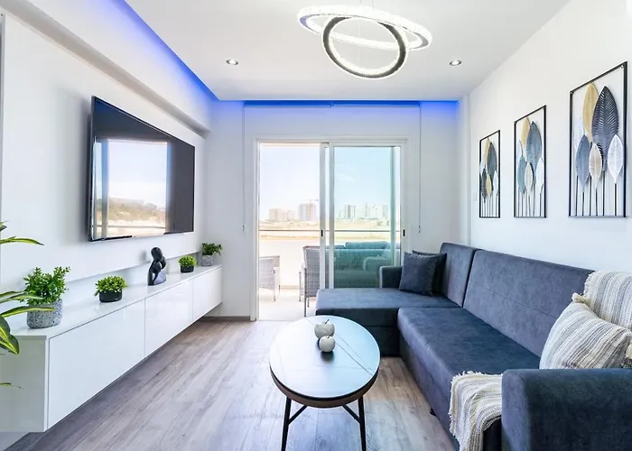 Olympus Stylish 2-br & Balcony In Appartement *